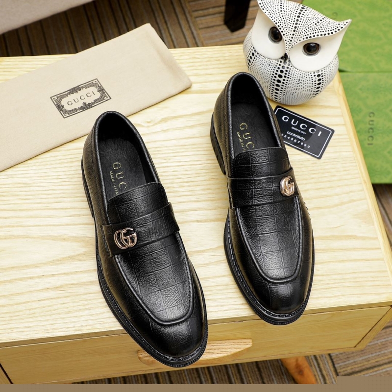 G*u*i leather shoes